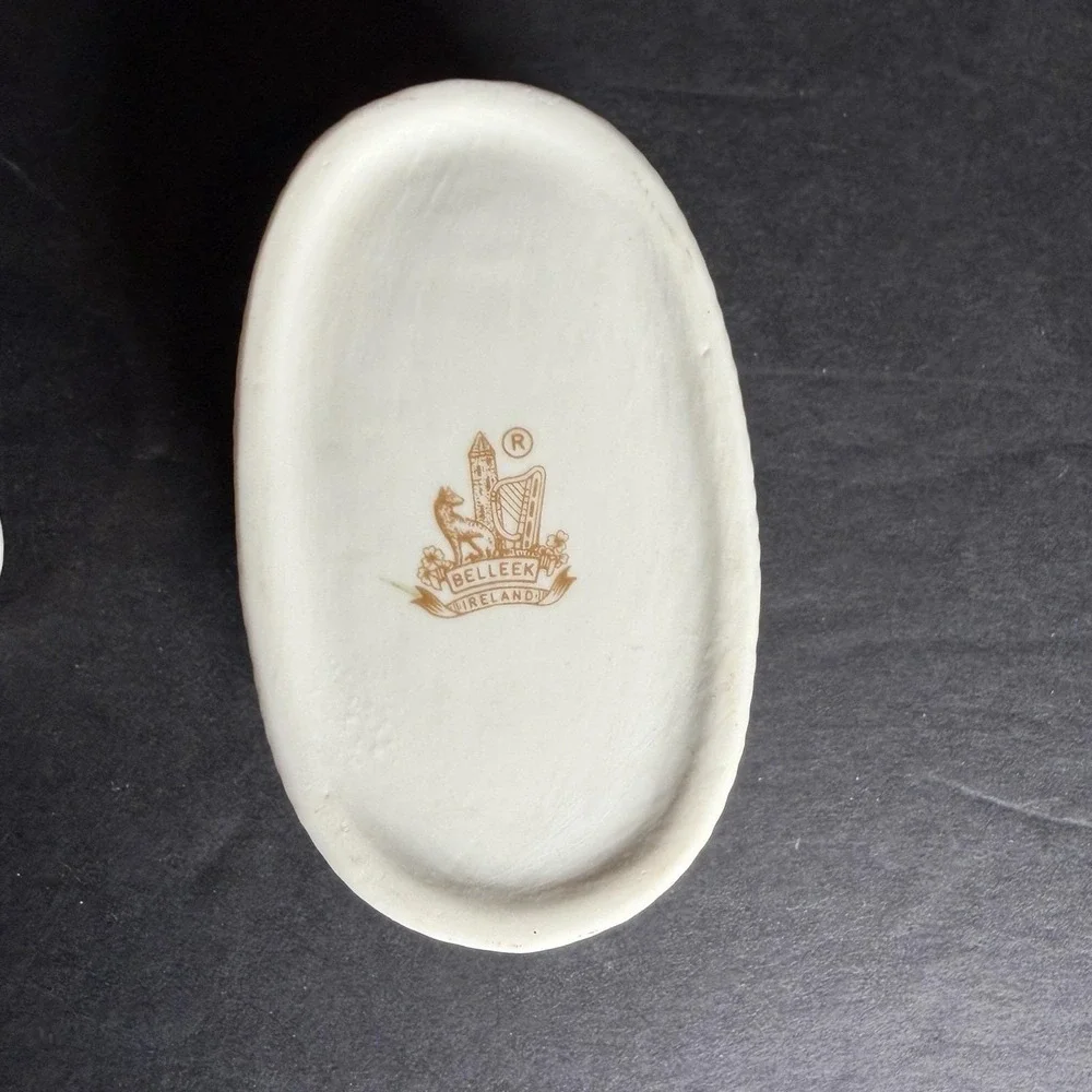 Vtg BELLEEK Ireland Porcelain Lidded Trinket Box Shamrocks Basketweave